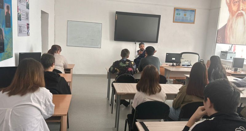 Саран қалалық мешітінің имамы  студенттермен кездесу өткізді