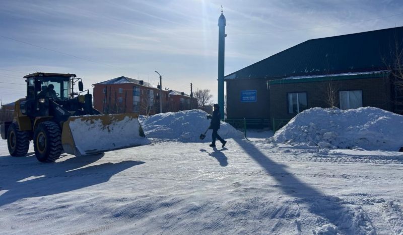 «Жұмабек Тәшен» мешітінің ауласы қардан тазартылды