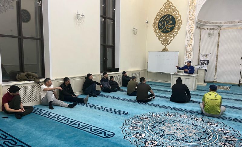 «Қазыбек би» мешітінде намаз оқу дәрісі өткізілді
