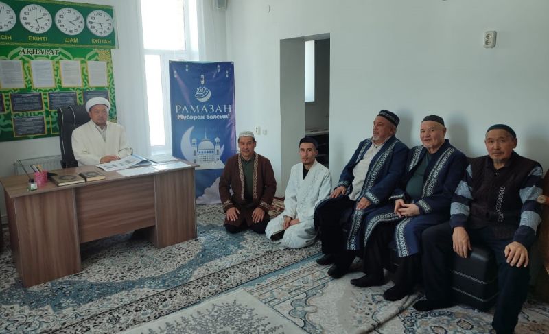 Көкпекті ауылдық мешітінде ақсақалдармен жиналыс өтті