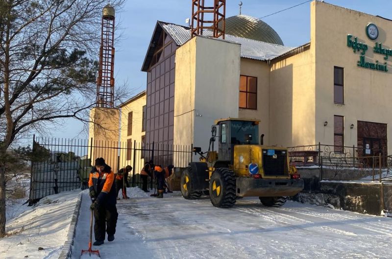 «Бұқар Жырау» мешітінің ауласы  тазартылды