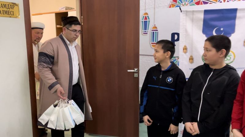 «Төлеутай ата» мешітінде балаларға «Рамазан тәттілері» таратылды