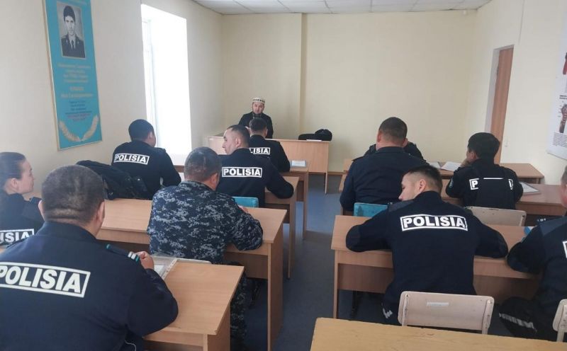 Абай ауданы мешітінің имамы полиция қызметкерлерімен кездесті