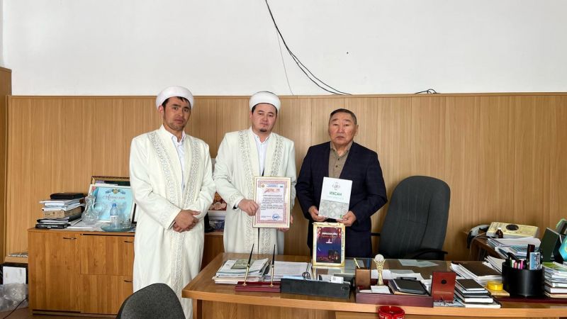 Нұра аудандық мешітінің имамы дін жанашырларына «Алғыс хат» табыстады