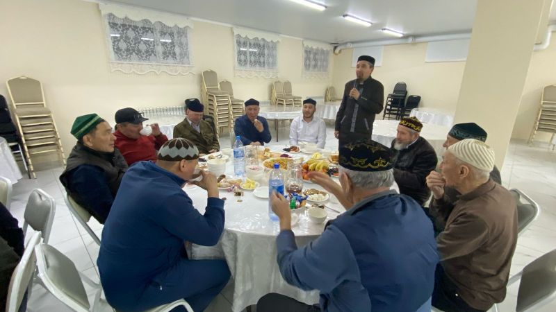 «Қажыбай қажы» мешітінде қазыналы қарияларға ауызашар берілді