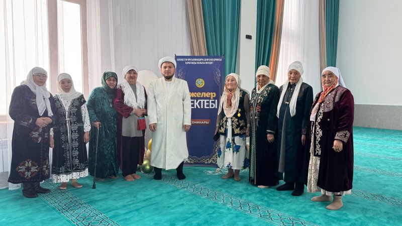 «Сарыбел»  мешітінің имамы ақжаулықты аналармен кездесті