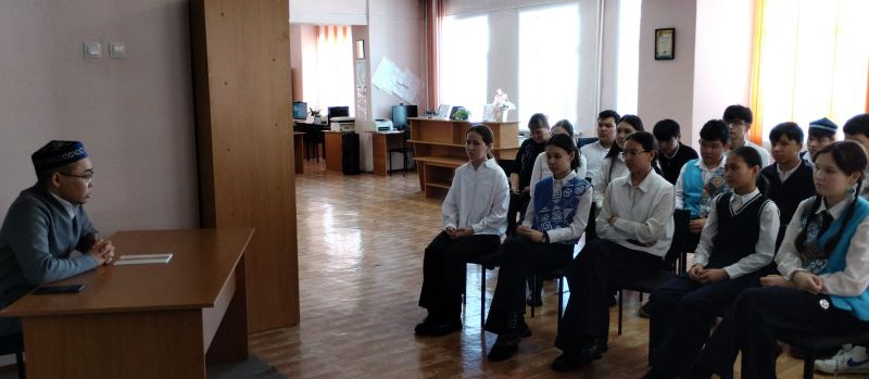 «Нұр» мешітінің имамы оқушыларымен кездесті