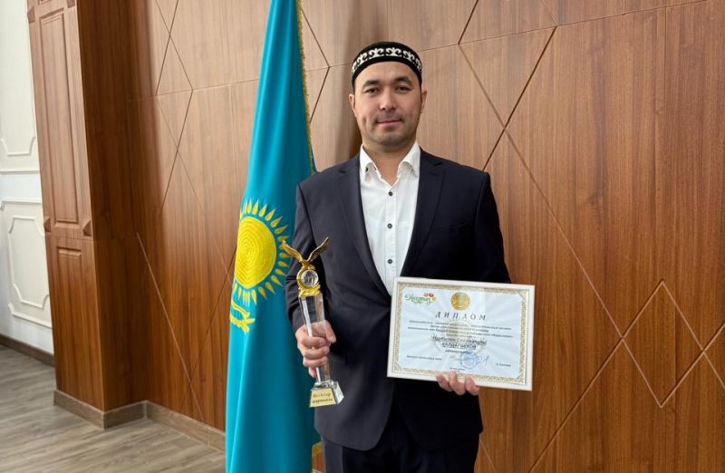 Балқаш қалалық мешітінің имамын қала әкімі марапатттады 