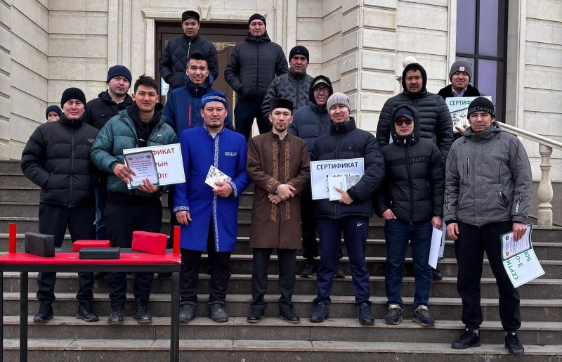 «Қазыбек би» мешітінде қол күресінен сайыс өтті