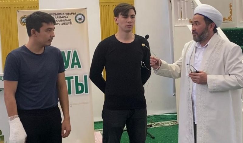 «Бұқар Жырау» мешітінде екі азамат Ислам дінін қабылдады
