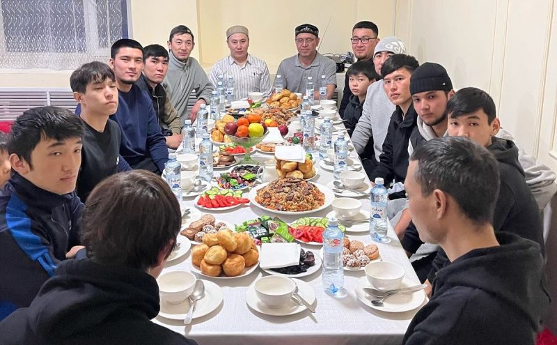 Саран қалалық мешітінде шәкірттерге ауызашар берілді