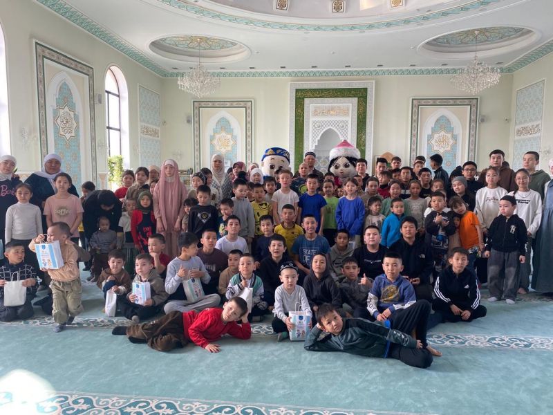 Төлеутай ата мешіті балаларға қуаныш сыйлады