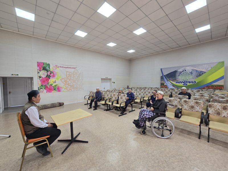 Қарттар үйіндегі дәріс жалғасын тауып жатыр