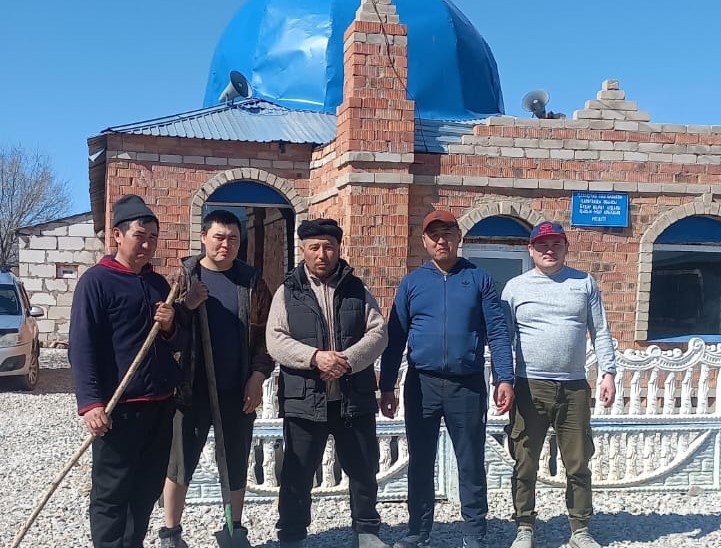 Қызылжар ауылдық мешітінің ауласына қиыршық тас төселді