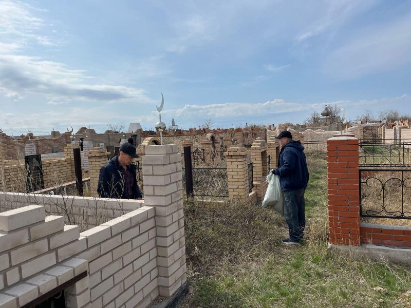 Абай ауданында зиратқа тазалық жұмыстары жүргізілді
