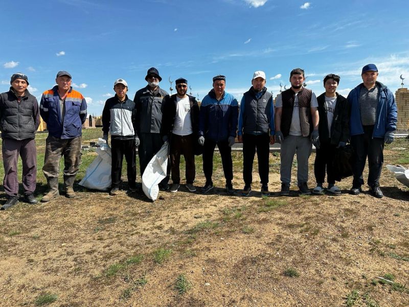 Үштөбе ауылында зиратқа тазалық жұмыстары жүргізілді
