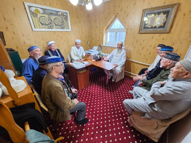 Шахтинск қаласындағы «Нұр» мешітінде ақсақалдар алқасы бас қосты