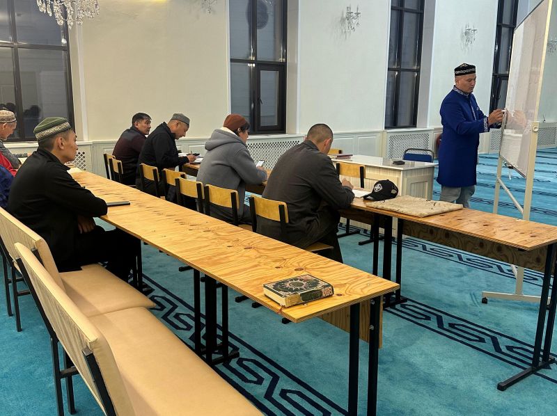 «Қазыбек би» мешітінде фиқһ дәрістері өтіп жатыр