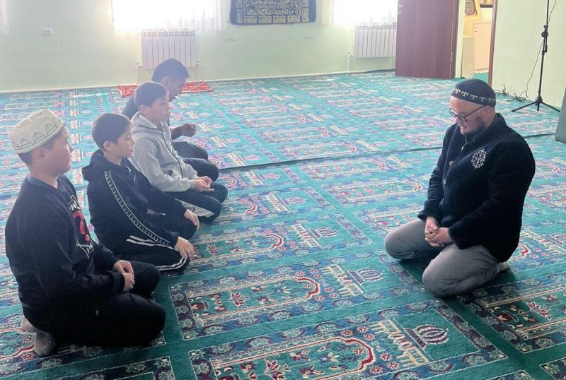 Шет ауданы: «Мұқашұлы Тұрсын» мешітінде жасөспірімдермен кездесу өтті
