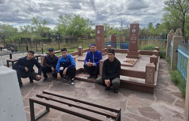 «Қазыбек би» мешітінде Әлімхан Ермековтің рухына Құран оқылды 