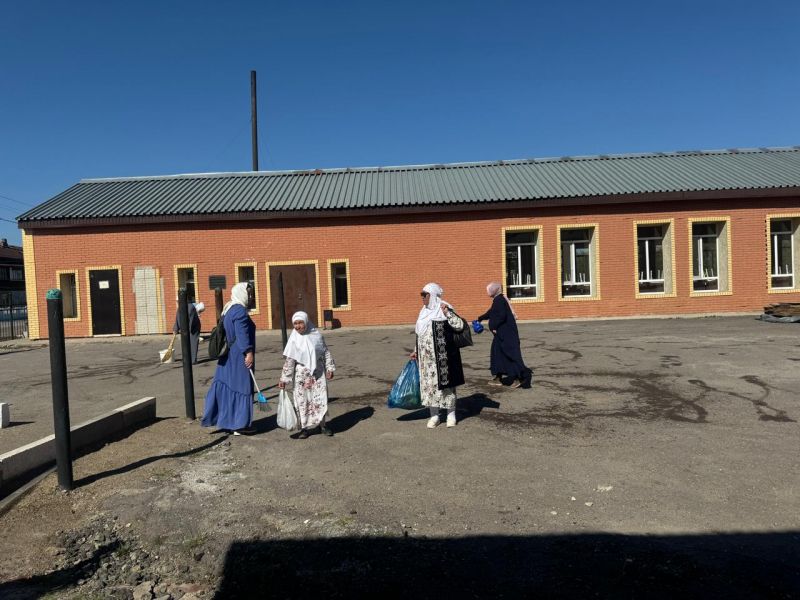 «Иса молла» мешітінің ауласы тазартылды 