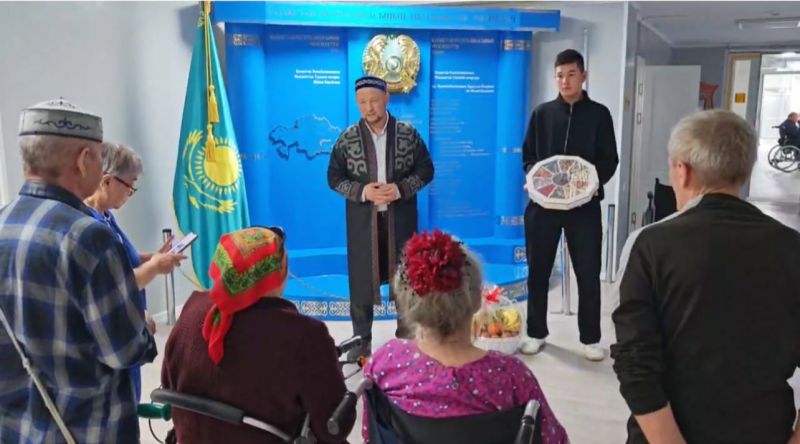 «Төлеутай ата» мешітінің имамы Қарттар үйіндегі қарияларға құрмет көрсетті