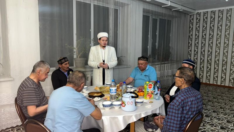Нұра ауданының имамы қарттар үйіне зиарат жасады