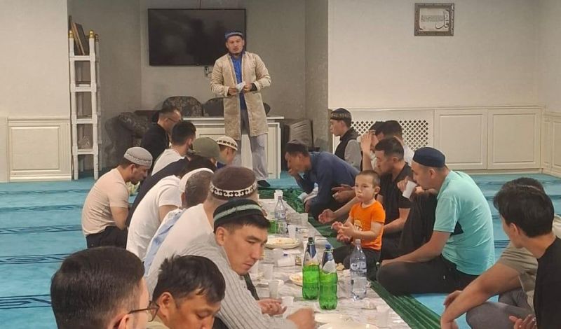 «Қазыбек би» мешітінің жамағаты ашура күнінде бас қосты