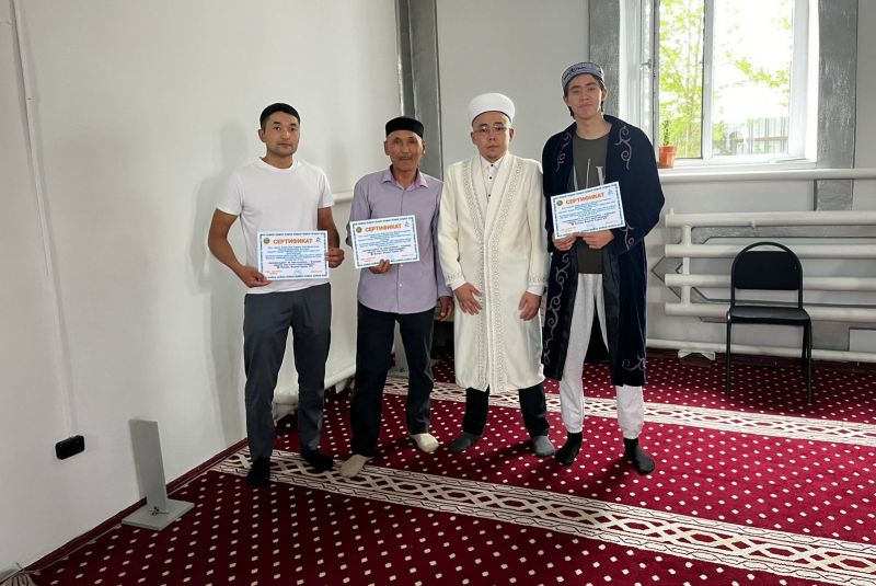 Шахтинск қаласында Құран оқуды меңгерген шәкірттерге сертификат табысталды
