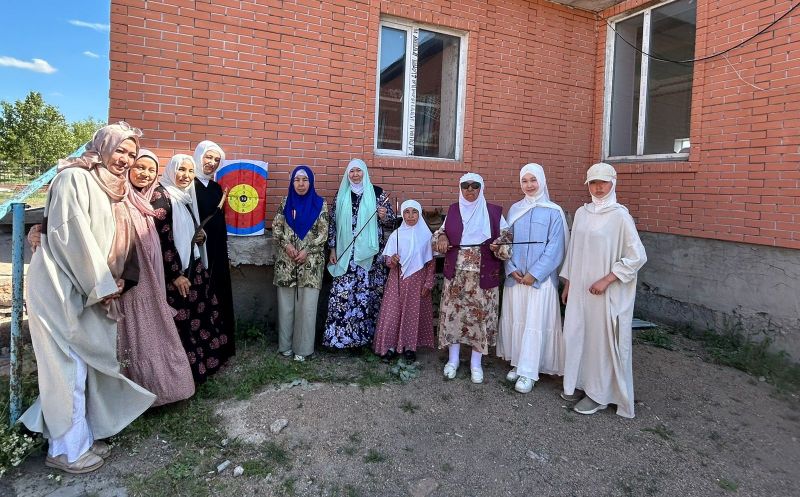 Ақадыр кентінде әйелдер жамағатының арасында садақ ату іс-шарасы өтті