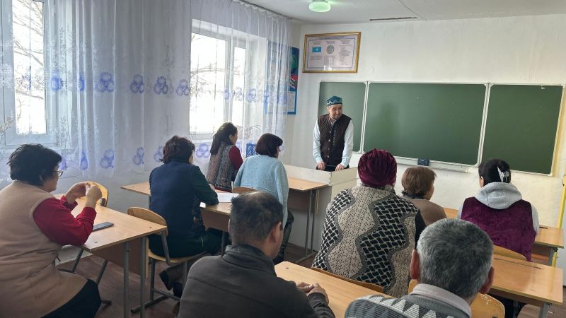 Қуаныш ауылында мешіт имамы түрлі мамандық иелерімен кездесті
