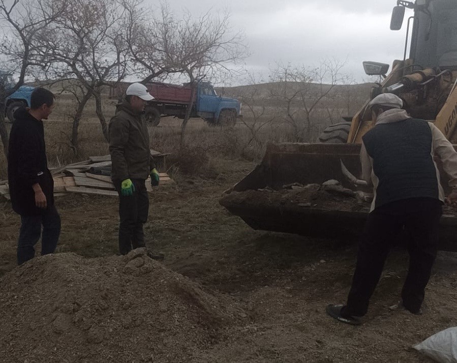 Бұқар Жырау аудандық зират басында тазалық жүргізілді