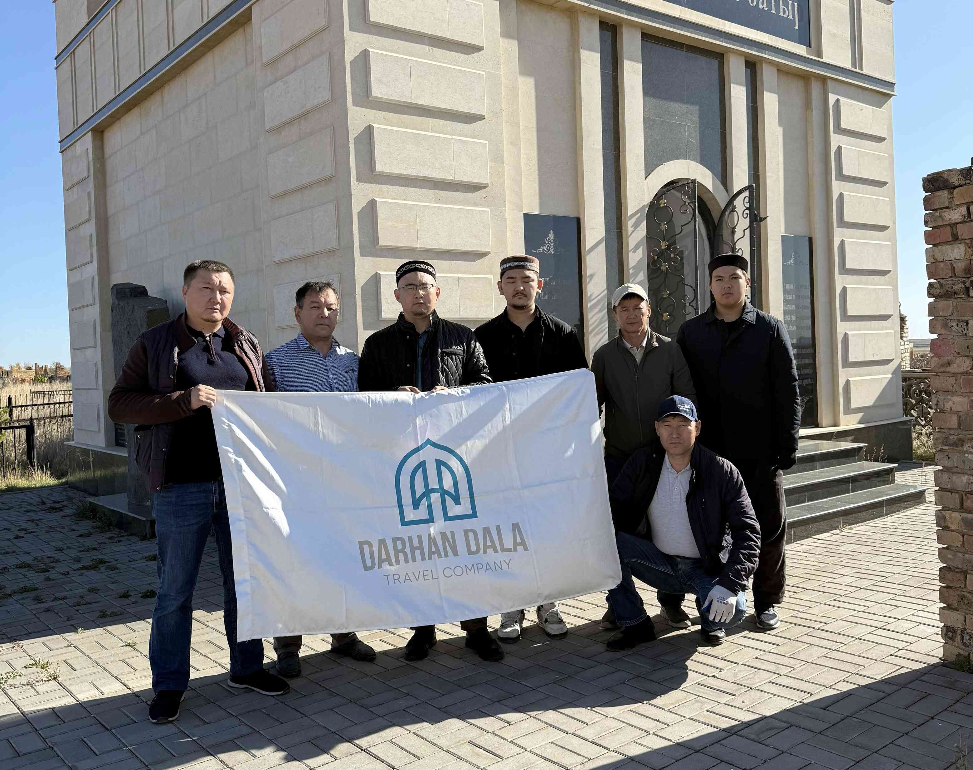 «Қазыбек би» мешітінің жамағаты Жалаңтөс батыр мазарын зиярат етті.