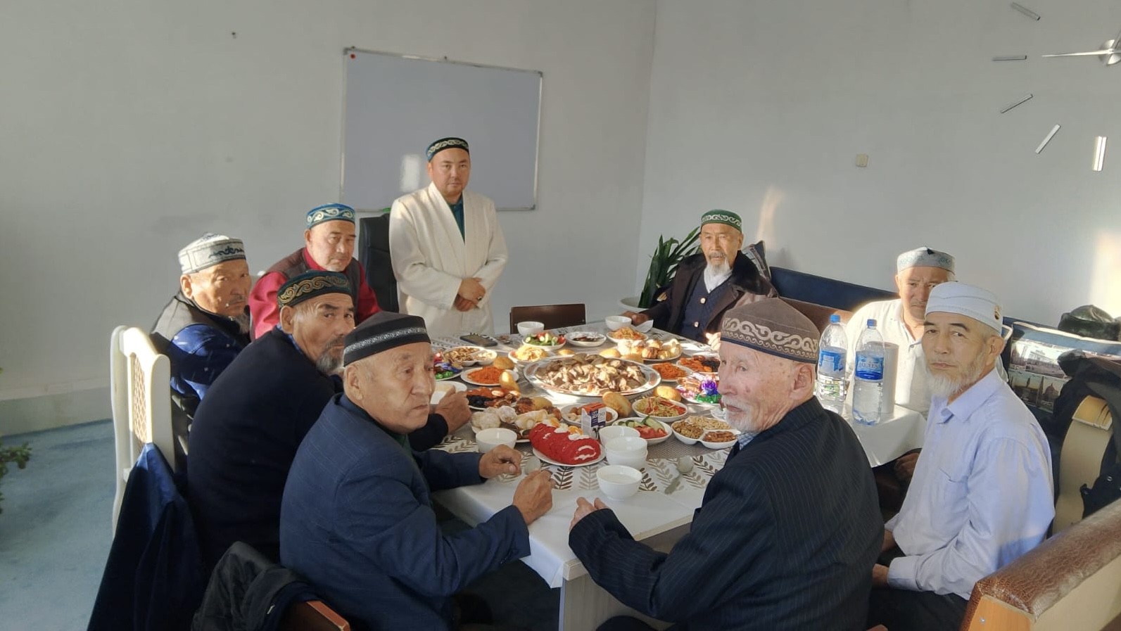 Ақадыр кентінде қарияларға сый-сыяпат ұсынылды