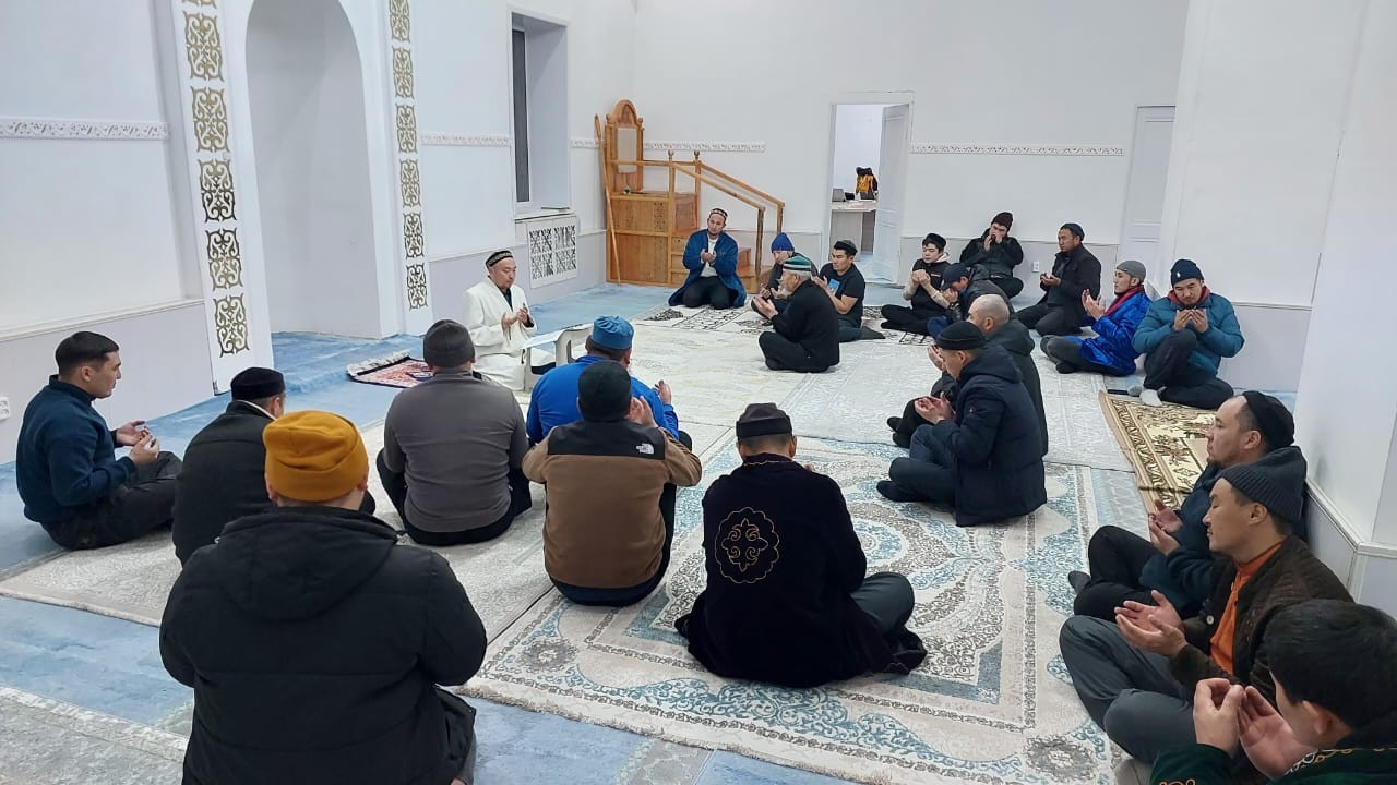 Ақадыр кентінде имам жамағатқа діни тағылым айтты