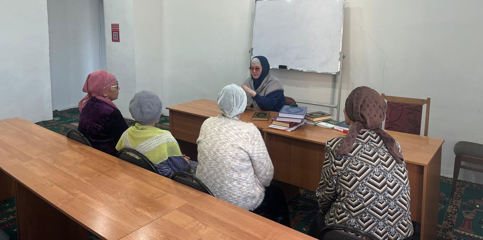 Саран қалалық мешітінің ұстазы «Әжелер мектебі» өкілдерімен кездесті