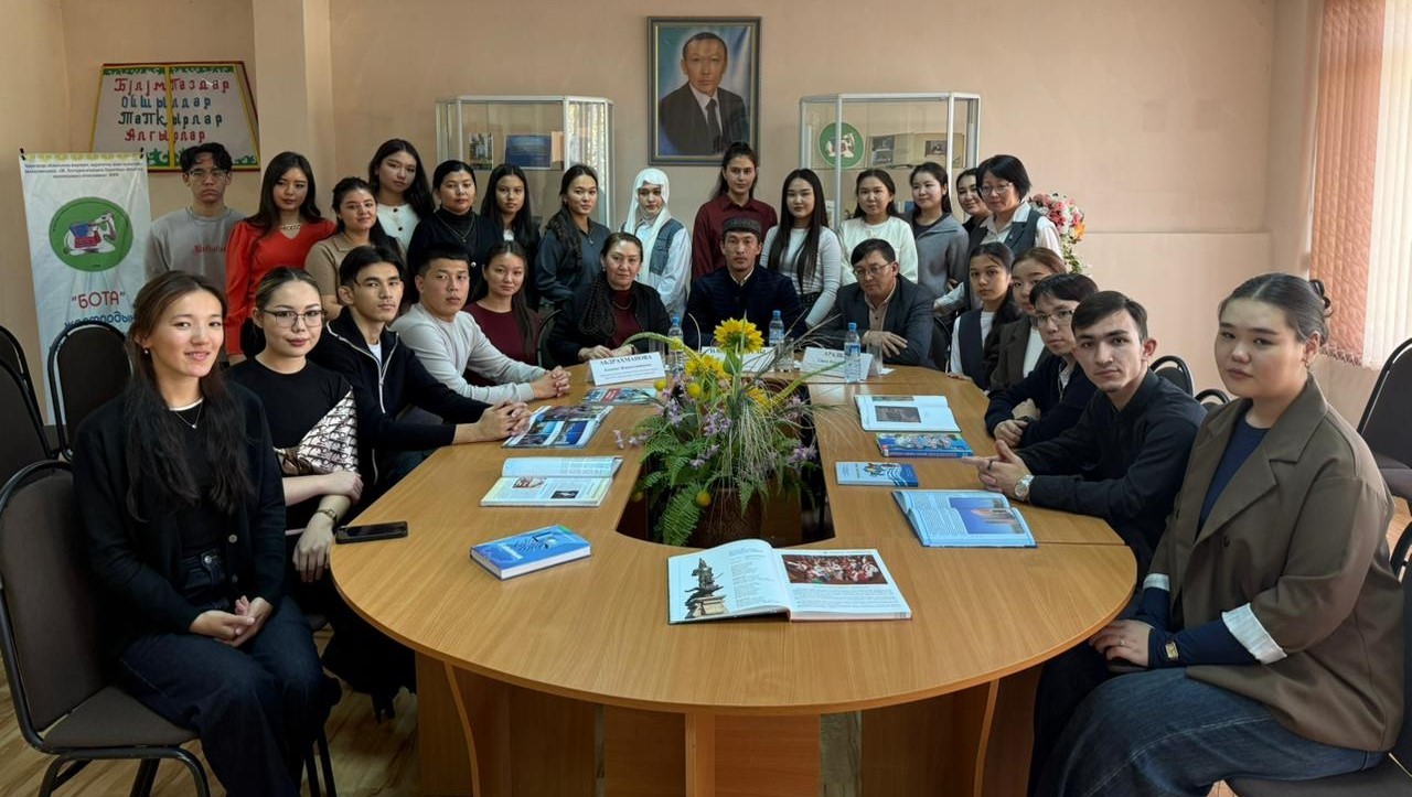 «Әл-Машани» мешітінің наиб имамы кітапханада кездесу өткізді