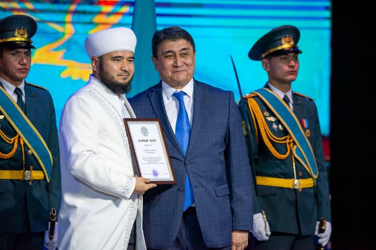 Теміртау орталық «Әлихан Бөкейхан» мешітінің имамы алғыс хатпен марапатталды