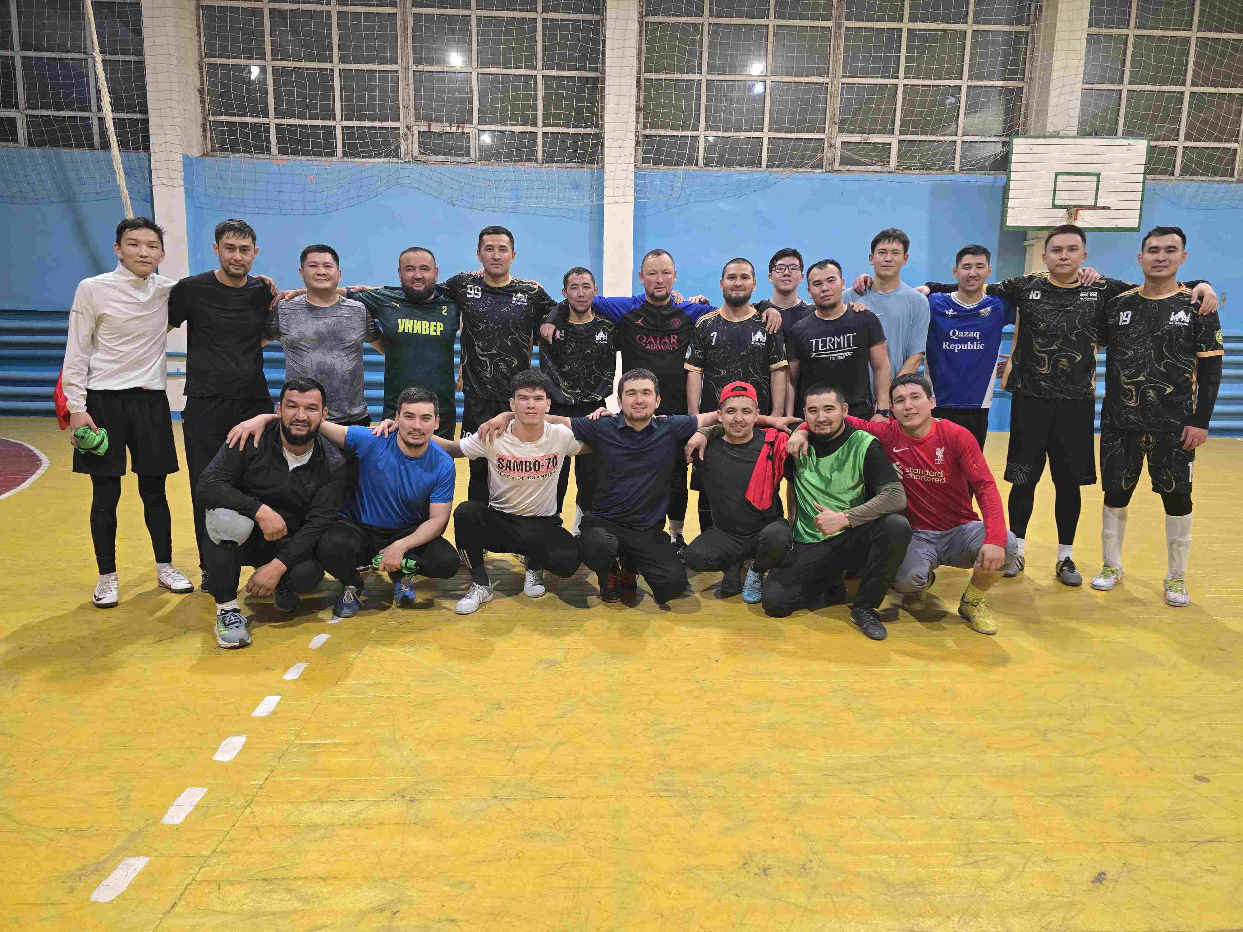 Мешіт жамағаты тағыда футбол алаңында