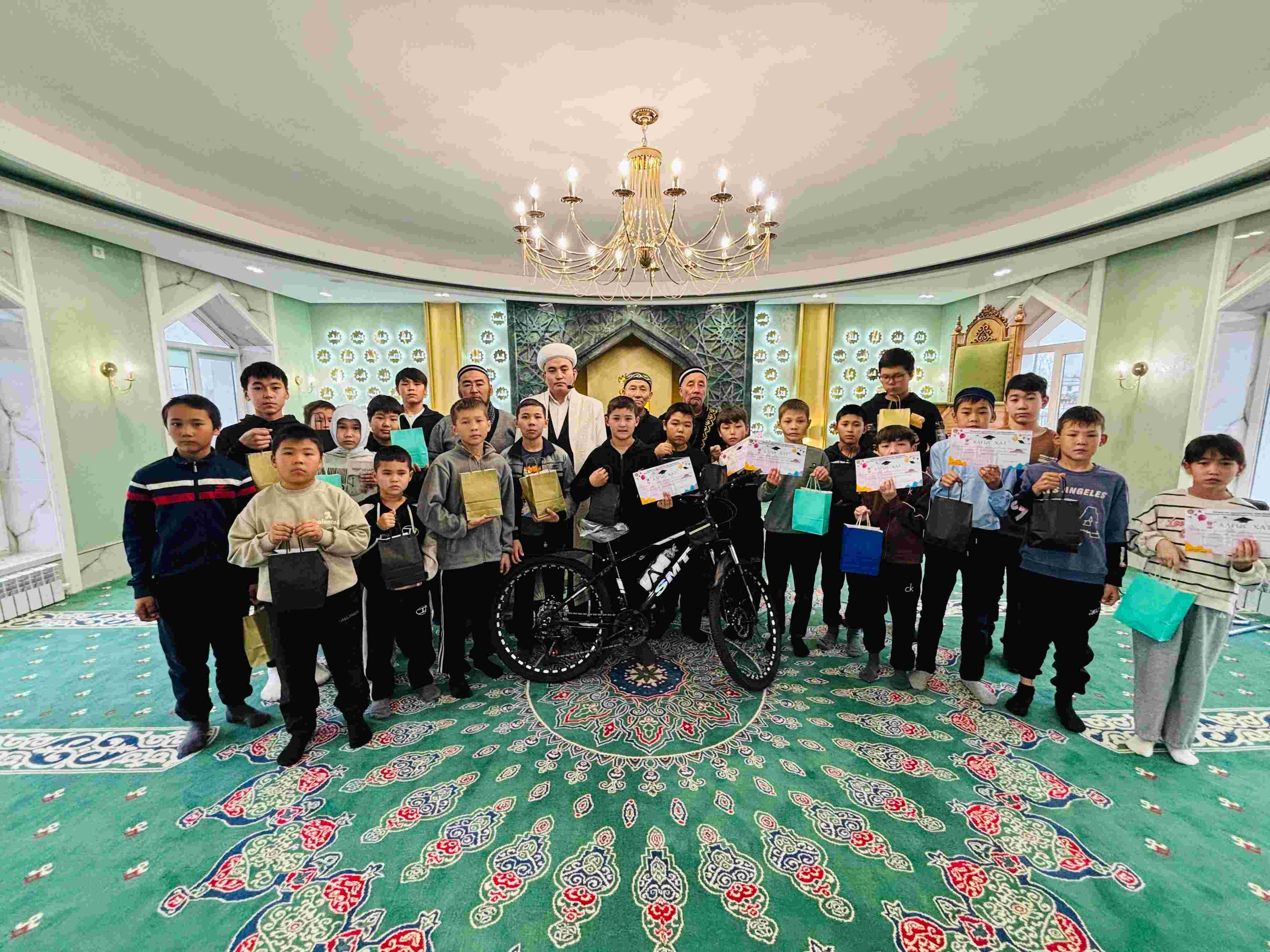 «Ғизат қажы» мешітінде Алланың көркем есімдері бойынша сайыс өтті