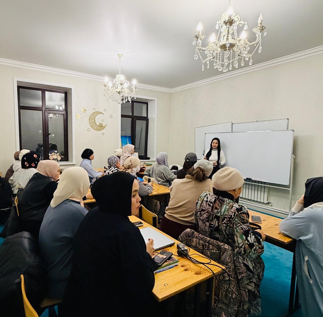 «Қазыбек би» мешітінде діни дәрістер тұрақты өтуде