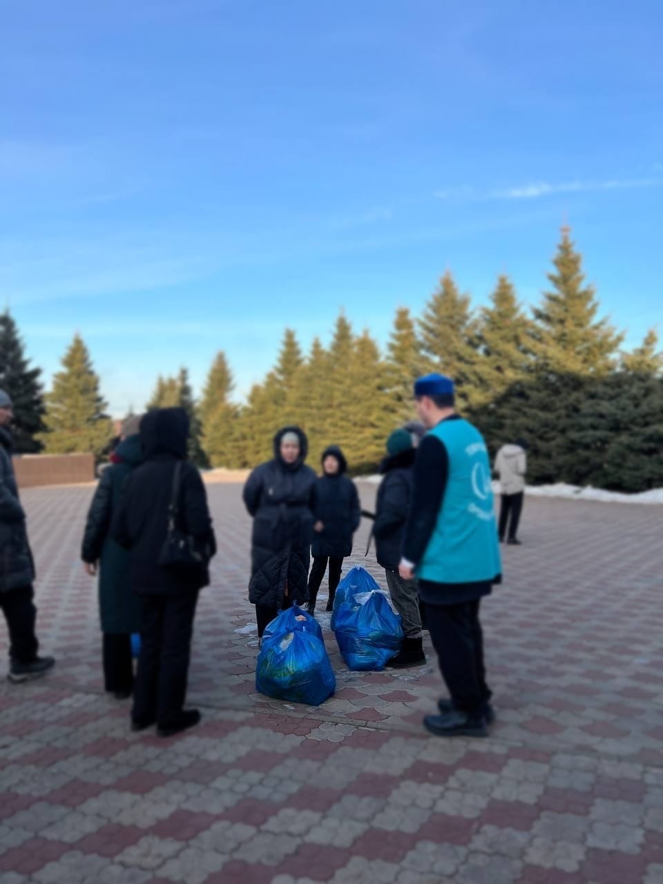 ТЕМІРТАУДА ОТЫЗ ОТБАСЫҒА АЗЫҚ-ТҮЛІК ҮЛЕСТІРІЛДІ