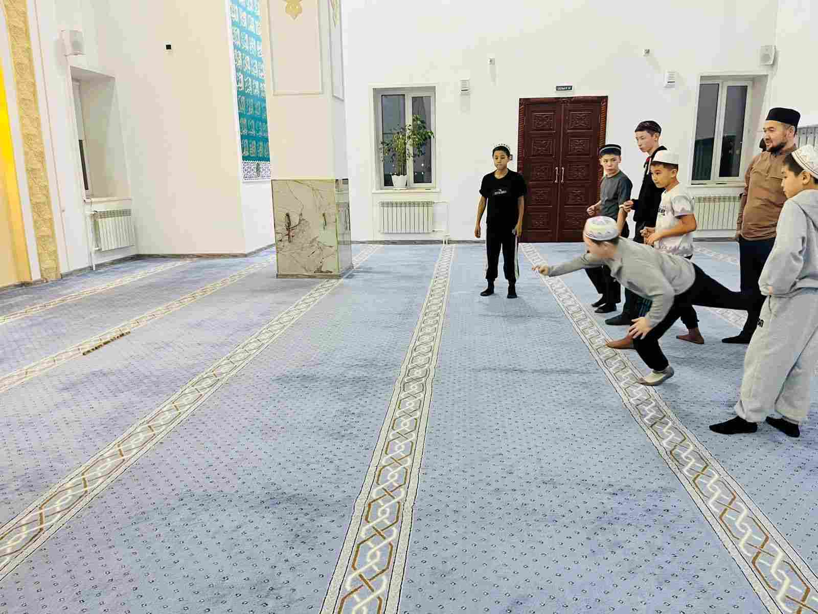 Абай аудандық орталық мешітінде асық ату сайысы өтті