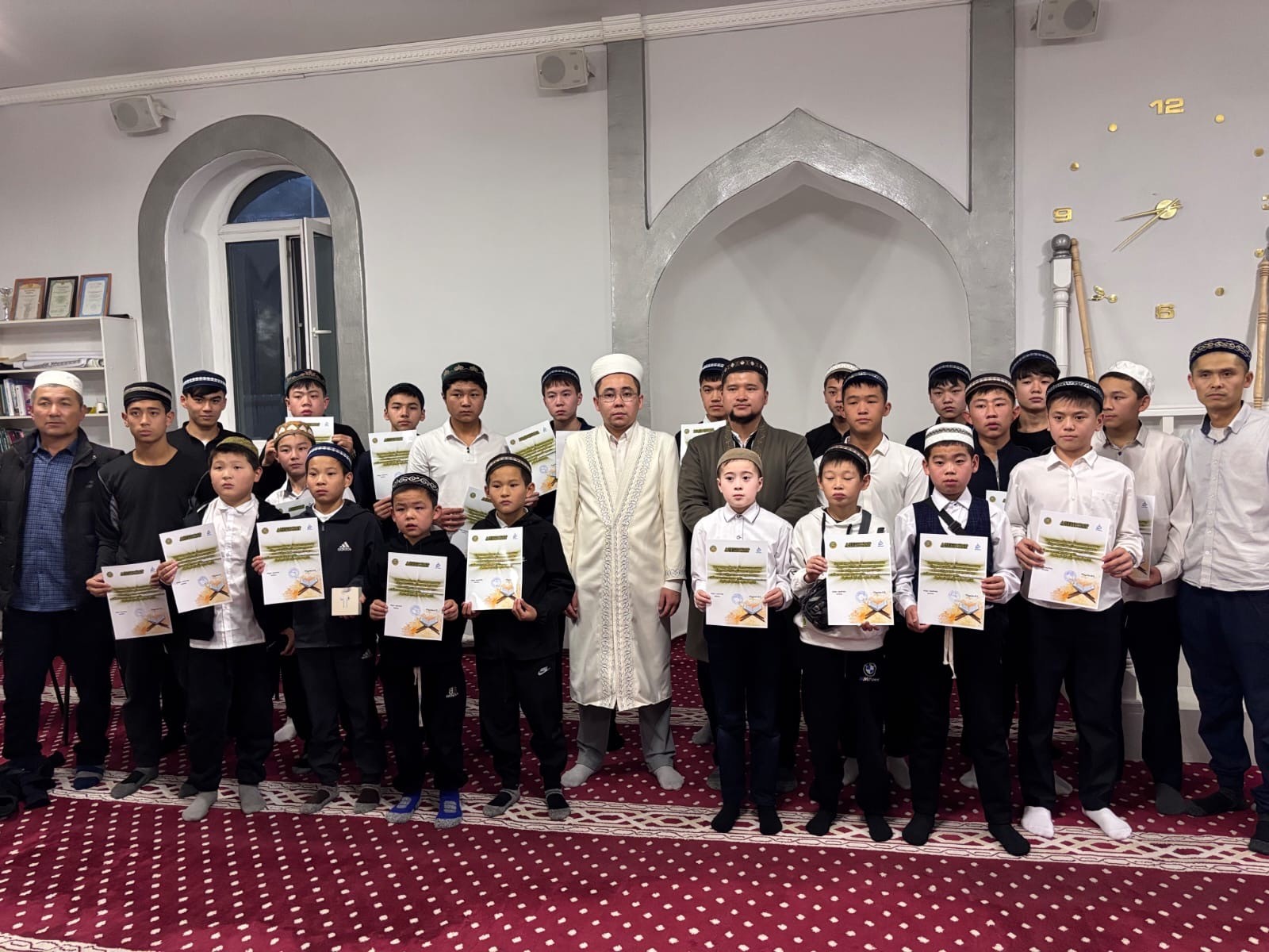 Шахтинск қалалық «Нұр» мешітінде Құранды мәнерлеп оқудан сайыс өтті.