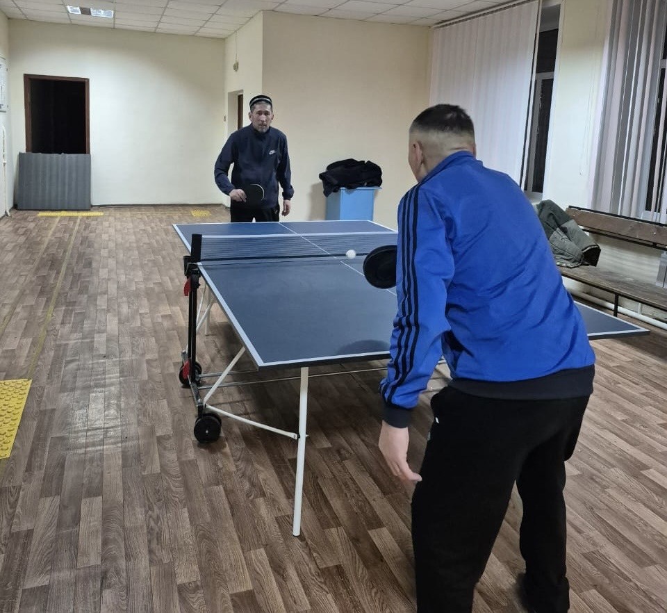 Мешіт жамағаты үстел теннисімен шұғылдануда