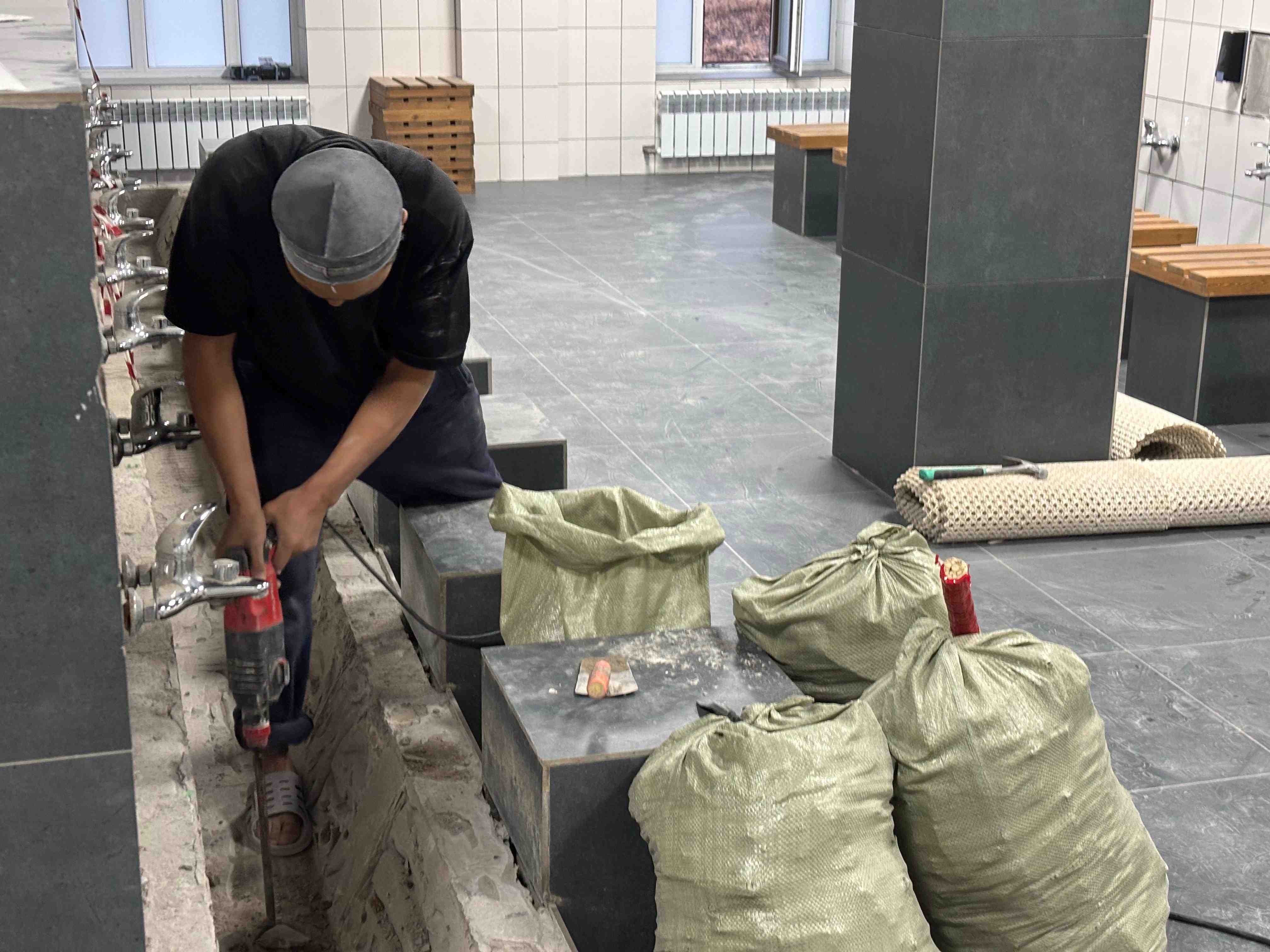 Қарағанды қалалық «Әл-Ғаффар» мешітінде дәретхананың жөндеу жұмыстары жүргізілуде