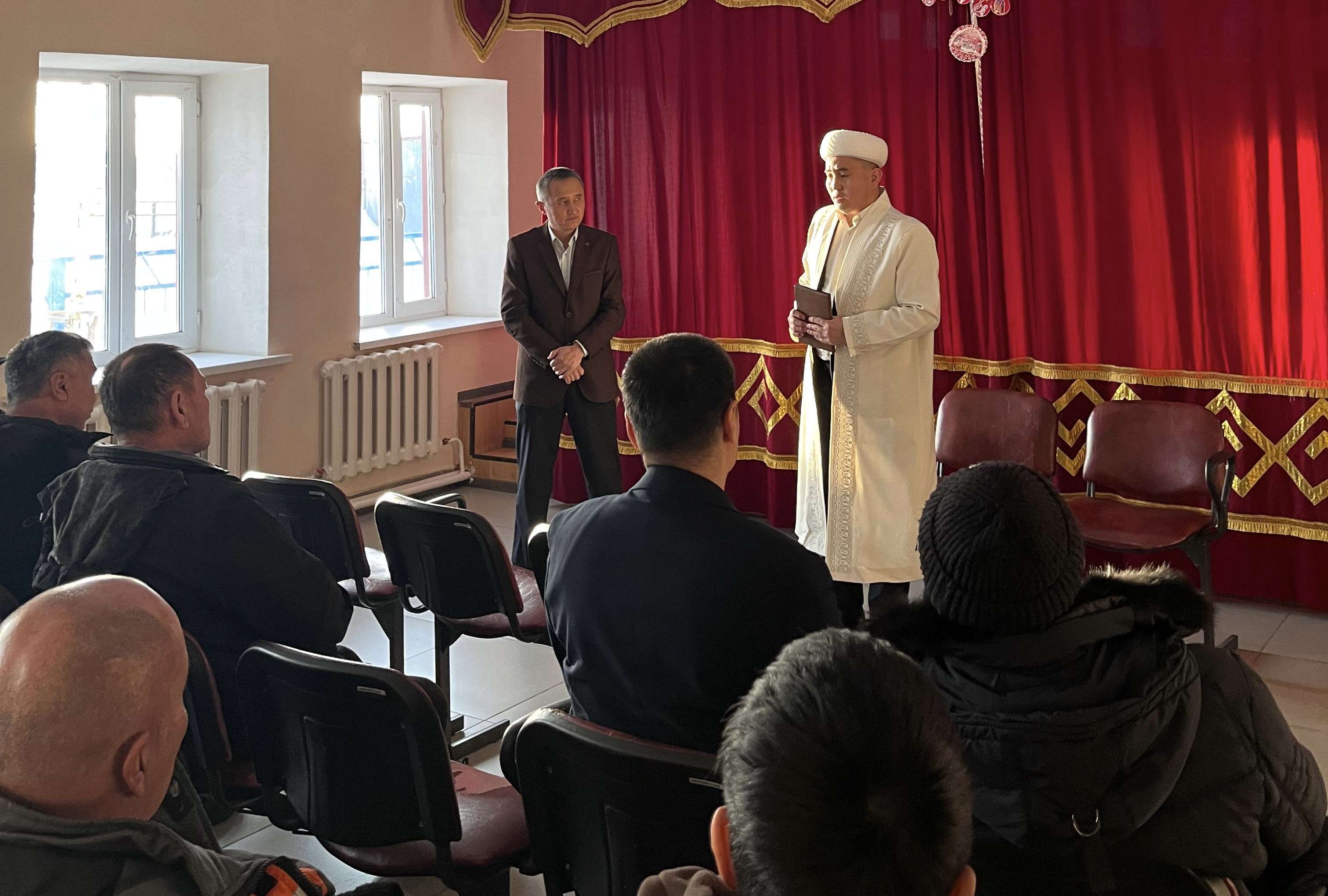 «Ғыйззат қажы» мешітінің имамы ауыл тұрғындарымен кездесті