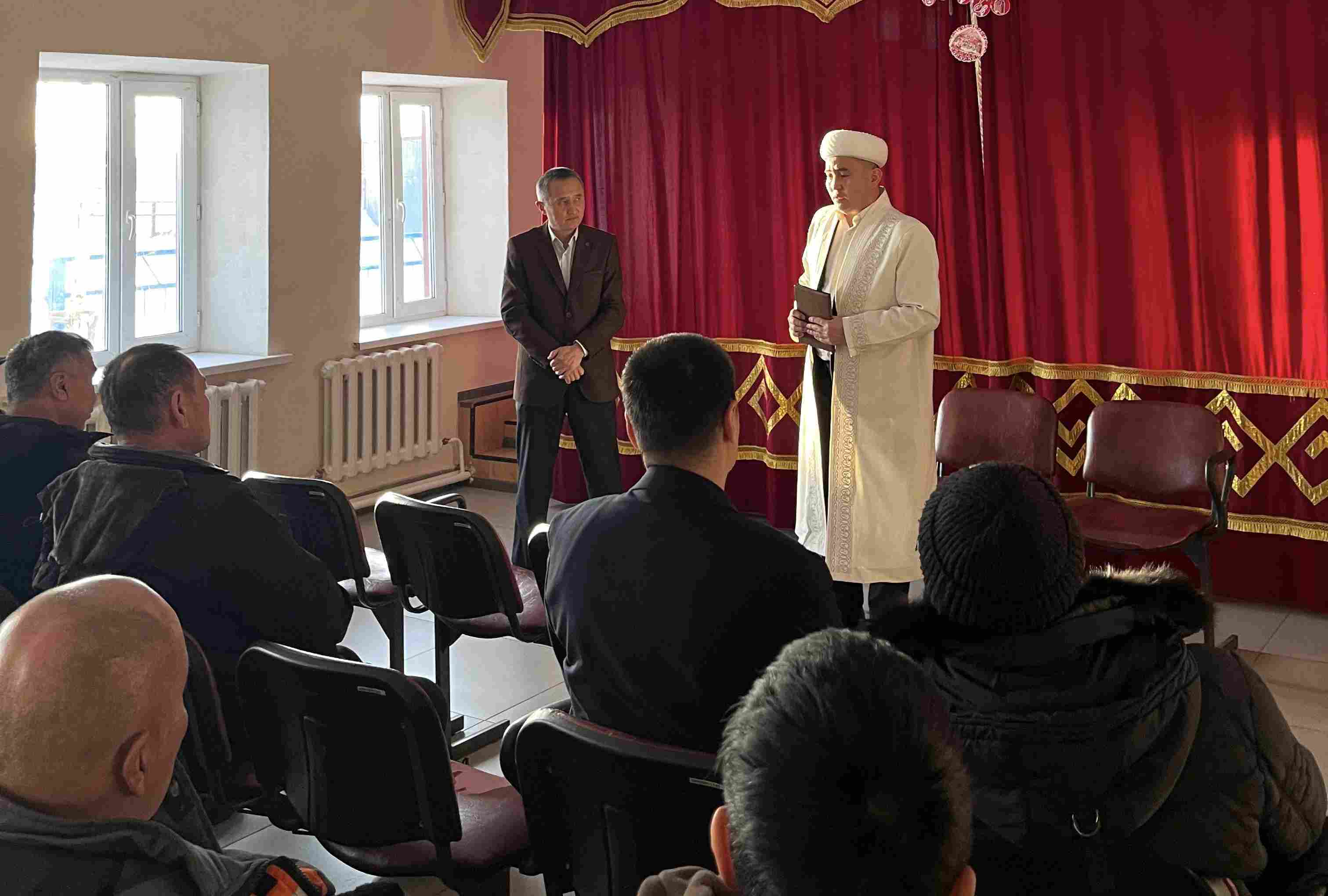 «Ғыйззат қажы» мешітінің имамы ауыл тұрғындарымен кездесті