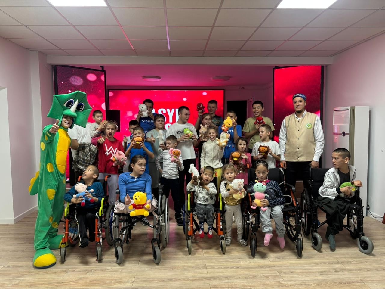 Тәуелсіздік күніне орай балаларға мерекелік қуаныш сыйланды