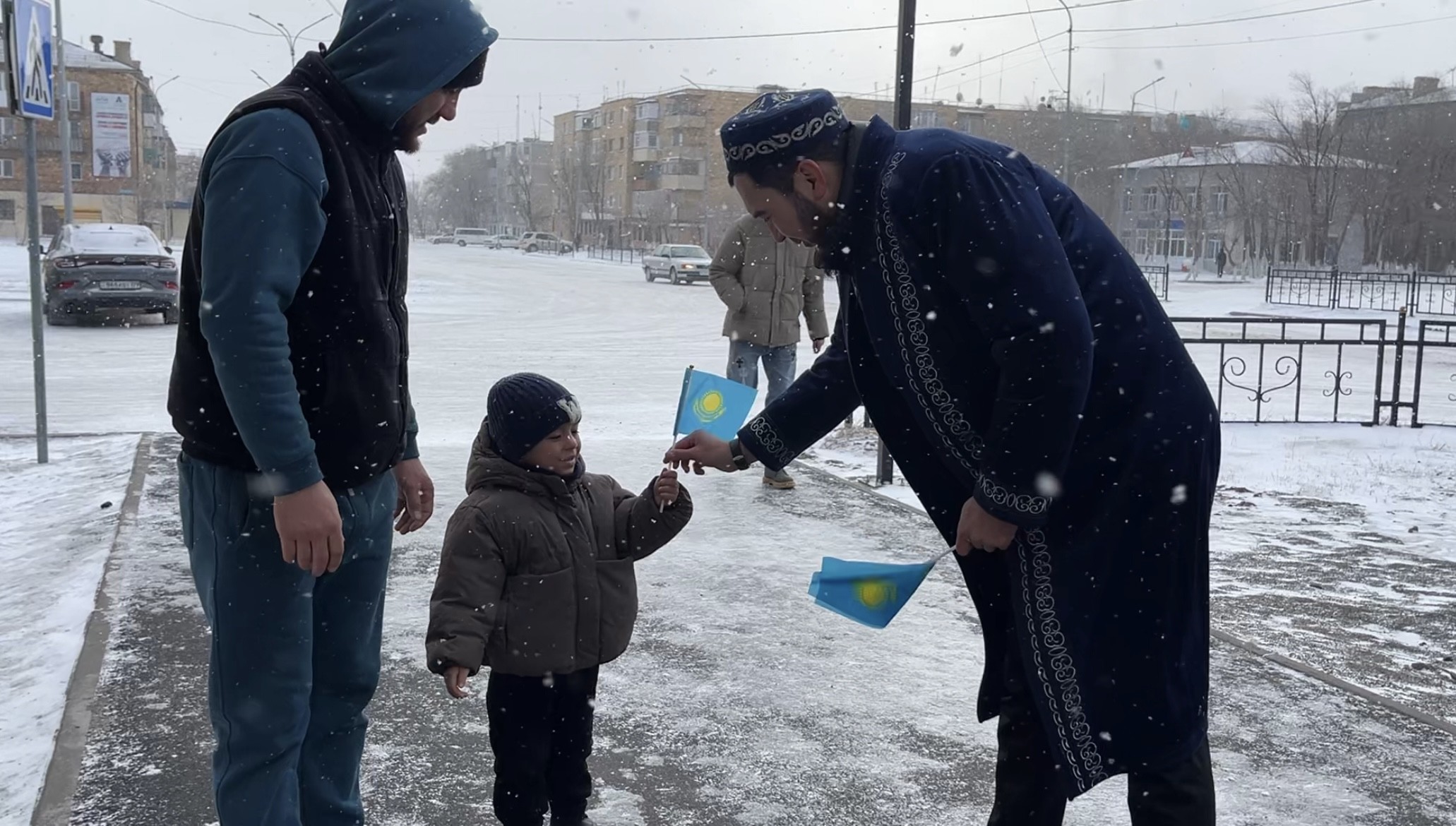 Ақтас кентінде Тәуелсіздік күніне орай Мемлекеттік ту таратылды